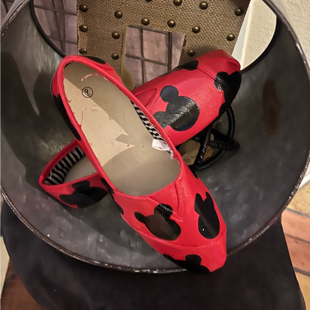 NWT Hand Painted Disney Canvas Slip On Shoes. Size 9